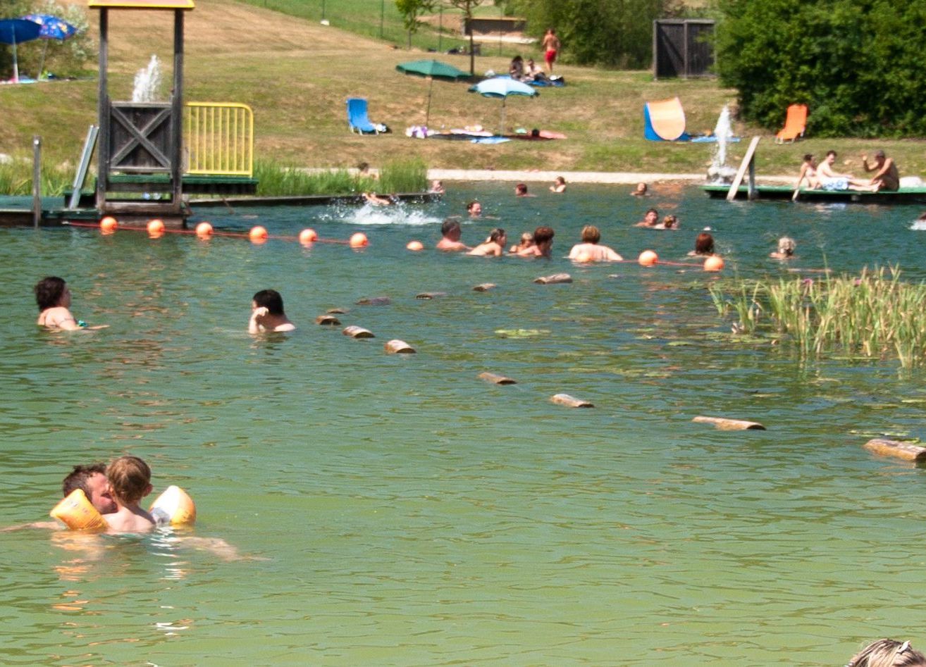 Bild enthält, Person, Swimming, Water, Water Sports, Outdoors, Nature, Pool, Swimming Pool, Summer, Lake