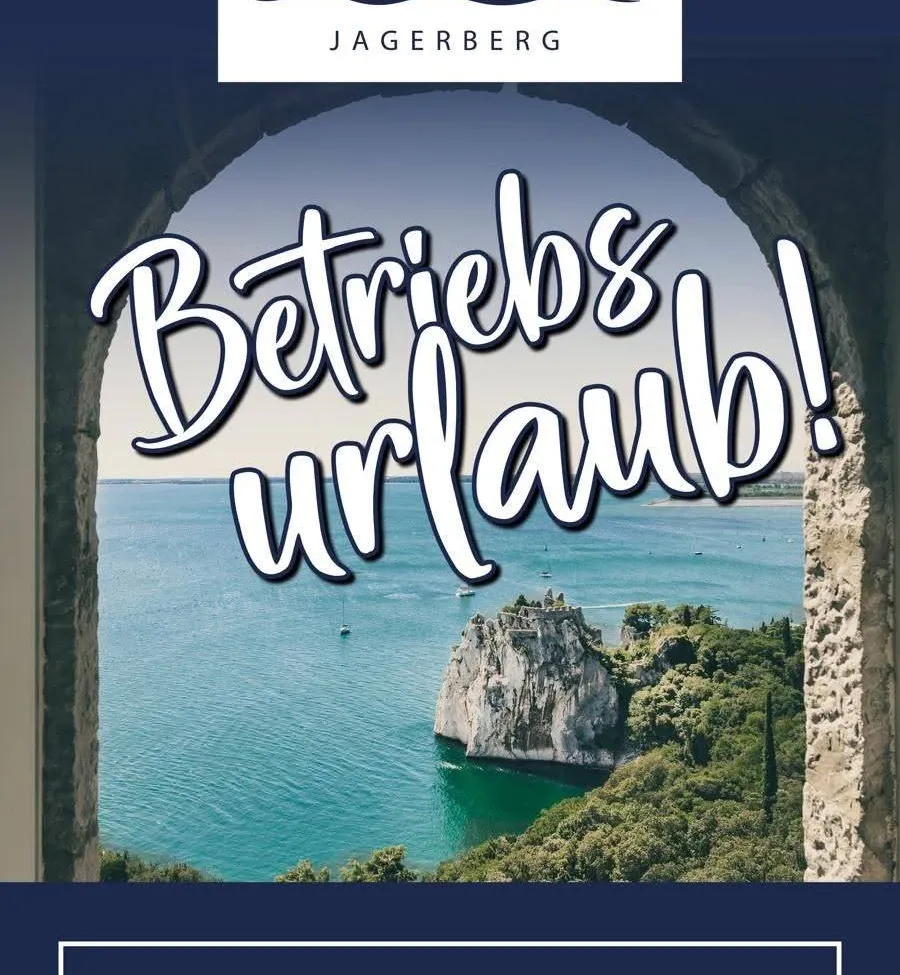 Ein szenischer Blick auf ein ruhiges Meer mit einer Felsformation, eingerahmt von einem Bogenfenster mit dem Text Betriebsurlaub!