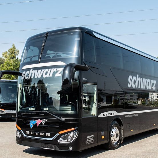 Bild enthält, Bus, Transportation, Vehicle, Tour Bus, Car, Machine, Wheel