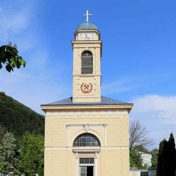 Bild enthält, Architecture, Bell Tower, Building, Tower, Clock Tower, Cathedral, Church