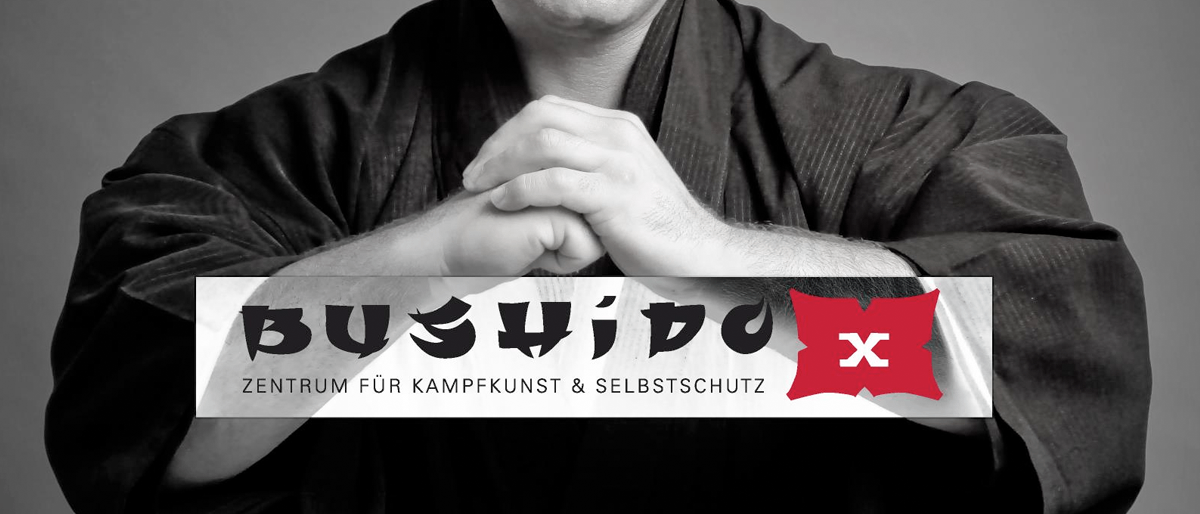 Bild enthält, Adult, Male, Man, Person, Finger, Hand, Formal Wear, Dress, Face, Martial Arts