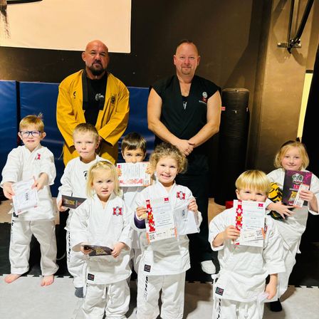 Bild enthält, People, Person, Pants, Adult, Male, Man, Boy, Child, Portrait, Girl