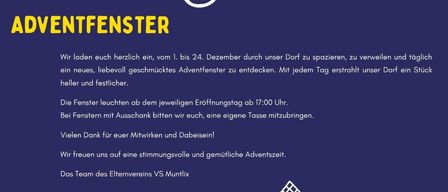 Plakat mit dem Titel Adventfenster. Blauer Hintergrund mit weißen Sternen und einem Halbmond. Häuser und Text. Der Text beschreibt eine Adventfenster-Veranstaltung und lädt ein, täglich vom 1. bis 24. Dezember ein neues Fenster zu entdecken.