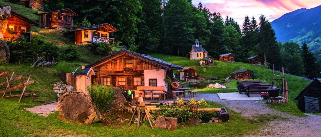 Bild enthält, Nature, Outdoors, Shelter, Countryside, Fir, Tree, Scenery, Rural, Hut, Housing