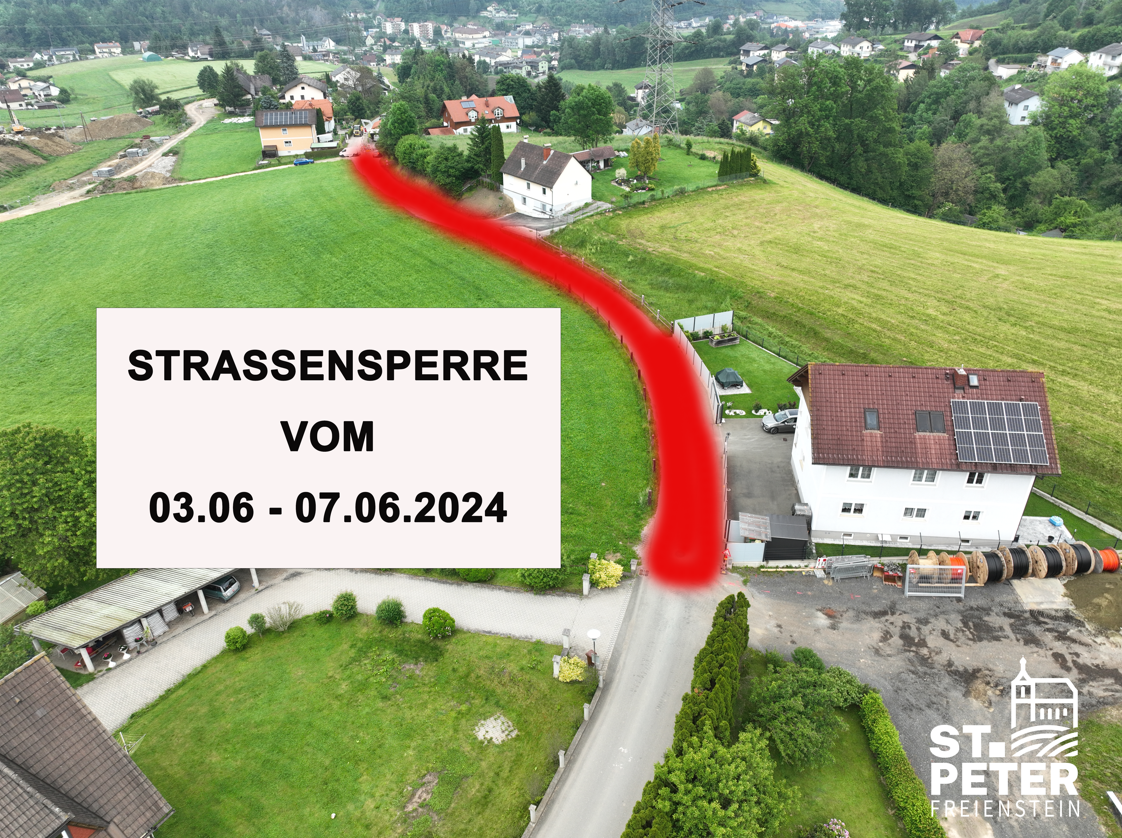 Bild enthält, Neighborhood, Outdoors, Grass, Plant, Building, Nature, Housing, Field, Countryside, Road