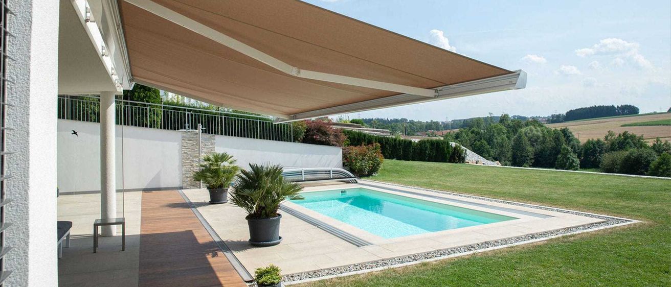 Bild enthält, Awning, Canopy, Plant, Pool, Swimming Pool, Housing, Porch