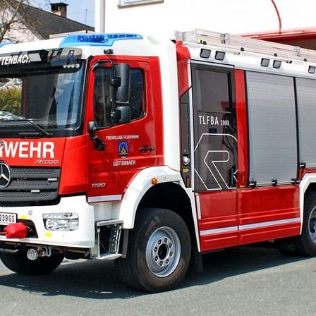 Bild enthält, Transportation, Truck, Vehicle, Machine, Wheel, License Plate, Fire Truck, Bumper