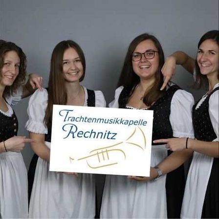 Bild enthält, People, Person, Groupshot, Adult, Female, Woman, Head, Face, Portrait, Smile