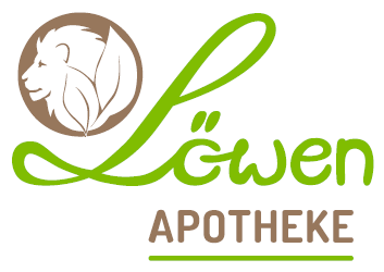 Das Logo für Löwen Apotheke zeigt einen stilisierten Löwenkopf mit einem Blatt darunter und den Namen Löwen in grüner kursiver Schrift. Darunter steht der Text Apotheke in Braun.