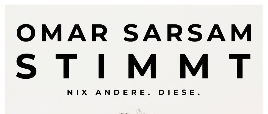 Ein Poster zeigt einen breit lächelnden Mann mit dem Slogan 'Nix Andere. Diese.' darüber. Das Datum 26.02.2026 und 'Steinhalle' sind in fettem orangefarbenem Schriftzug prominent angezeigt.