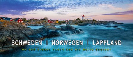 Eine malerische Ansicht der norwegischen Küste mit felsiger Küste, einem Leuchtturm und bunten Häusern. Der Himmel ist bewölkt.