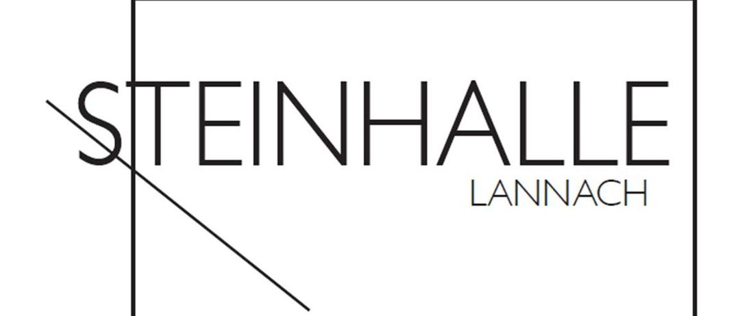 Ein quadratisches Logo mit 'STEINHALLI' in fetter schwarzer Schrift oben und 'LANNACH' darunter.