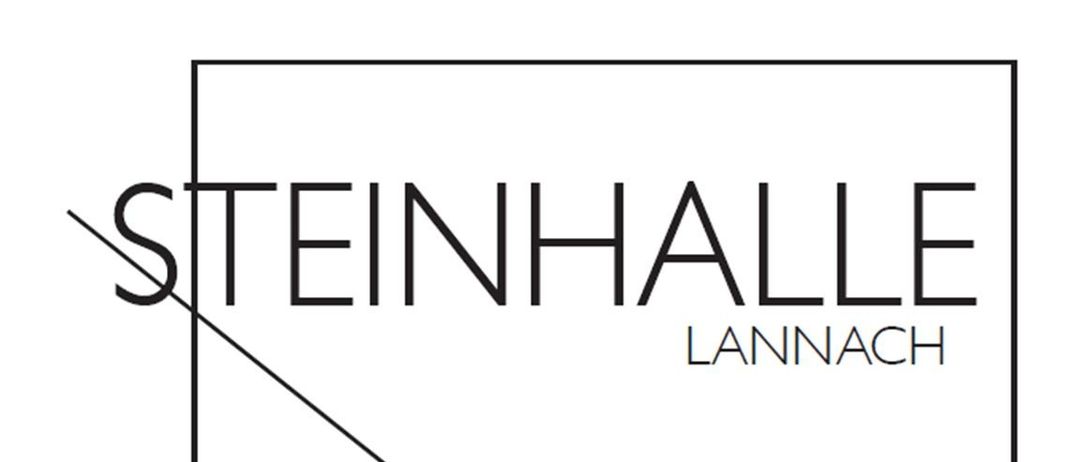 Ein quadratischer Rahmen mit 'STEINHALLI' in Fettdruck oben und 'LANNAC' in kleinerer Schrift unten, mit einer Linie, die von der oberen linken Ecke zur unteren rechten Ecke verläuft.