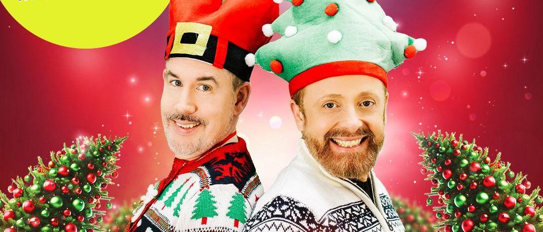 Werbeplakat für die Weihnachtsshow von Ross Antony und Paul Reeves, mit zwei Männern in festlichen Kostümen. Der Text lädt dazu ein, in den schönsten Weihnachtsoutfits teilzunehmen.