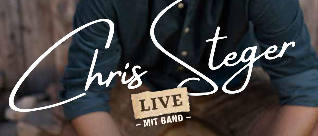 Plakat für Chris Stegers Live-Auftritt mit seiner Band am 11. April 2026. Er sitzt vor einem hölzernen Hintergrund mit einigen deutschen Phrasen.