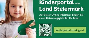 Eine Werbung für das Kinderportal vom Land Steiermark zeigt ein junges Mädchen, das einen grünen Papiervogel hält. Sie lädt dazu ein, einen Betreuungsplatz für Ihr Kind auf ihrer Online-Plattform zu finden. Das Bild enthält einen QR-Code und die URL 'kinderportal.stmk.gv.at'.