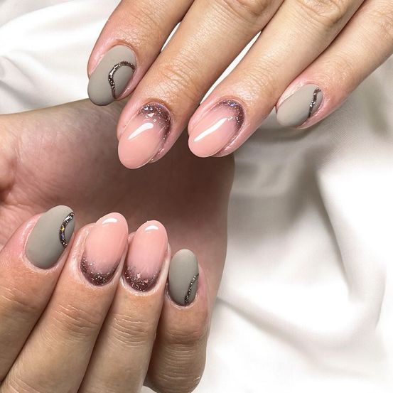 Bild enthält, Body Part, Hand, Person, Nail, Finger, Manicure