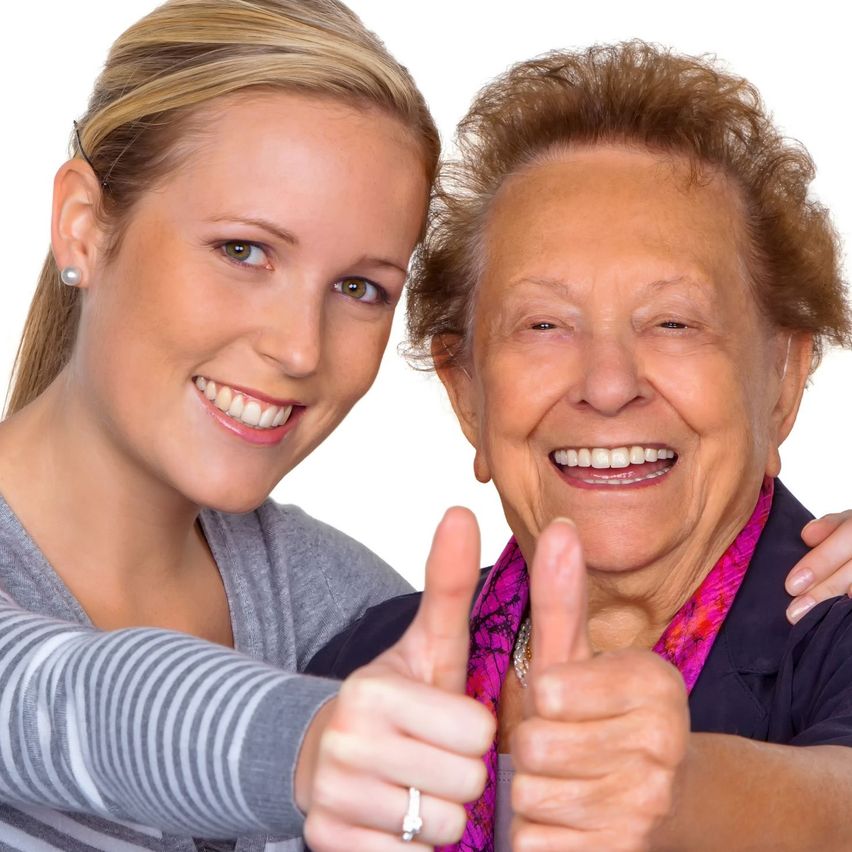 Bild enthält, Finger, Hand, Person, Adult, Female, Woman, Head, Face, Happy, Smile