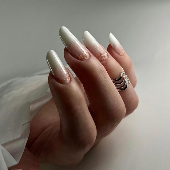 Bild enthält, Body Part, Finger, Hand, Person, Electronics, Hardware