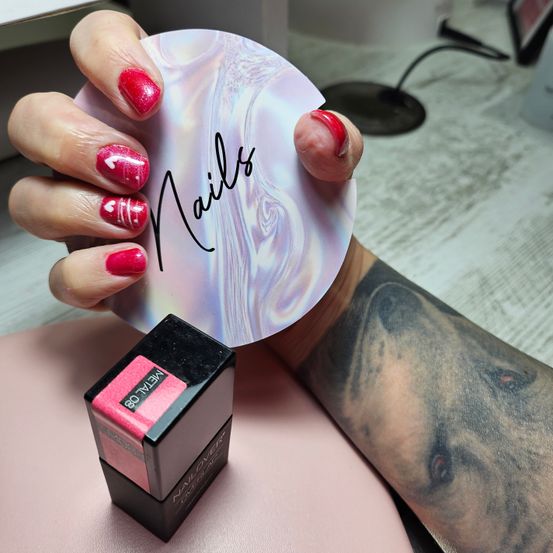 Bild enthält, Body Part, Finger, Hand, Person, Cosmetics