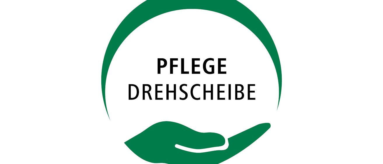 Ein rundes Logo mit den Worten 'Pflege Drehscheibe' darin, mit einem grünen Handsymbol. Darunter steht 'Amtssachverständige der Pflege informieren über alle Fragen rund um Pflege und Betreuung.' Darunter befindet sich ein Logo für 'Das Land Steiermark.'