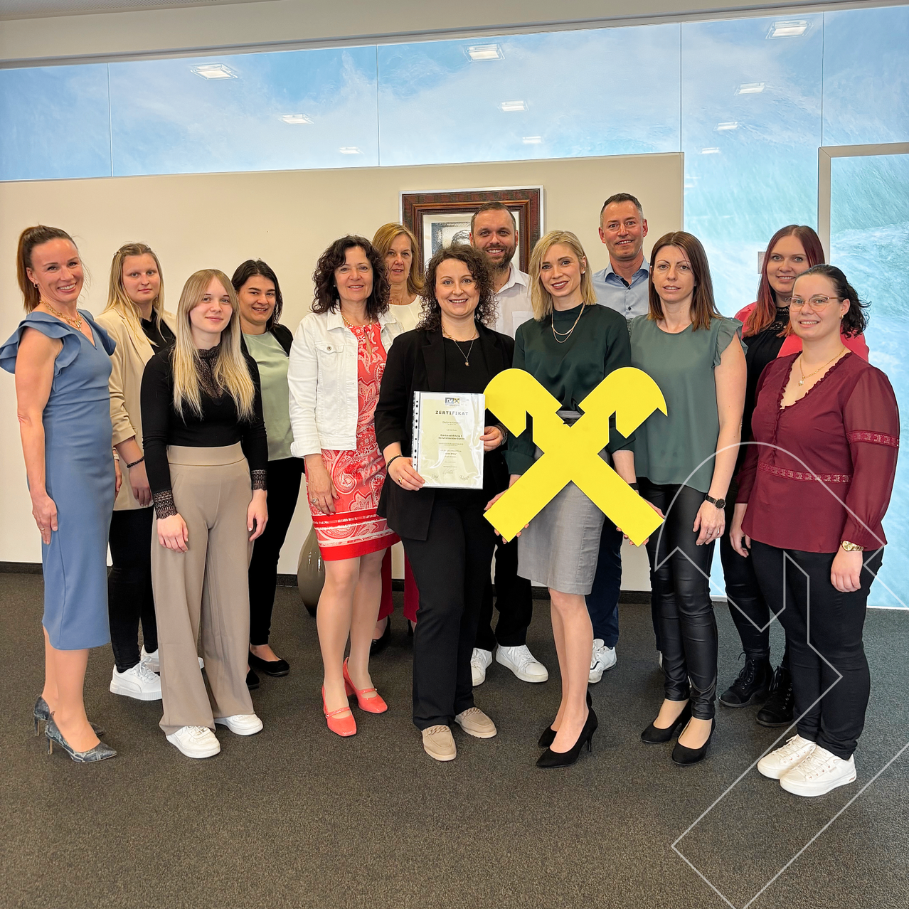 Bild enthält, Groupshot, Person, Adult, Female, Woman, People, Shoe, Face, High Heel, Man