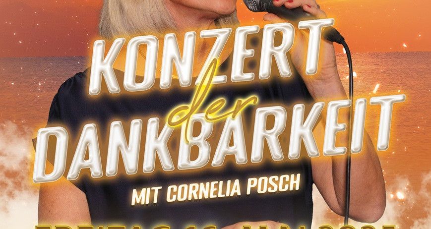 Plakat für ein Konzertevent mit Cornelia Posch. Es enthält Details wie Datum, Uhrzeit und Veranstaltungsort. Das Plakat hat einen Sonnenuntergangshintergrund und die Frau hält ein Mikrofon.