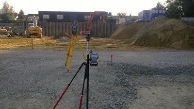 Bild enthält, Tripod, Road, Gravel