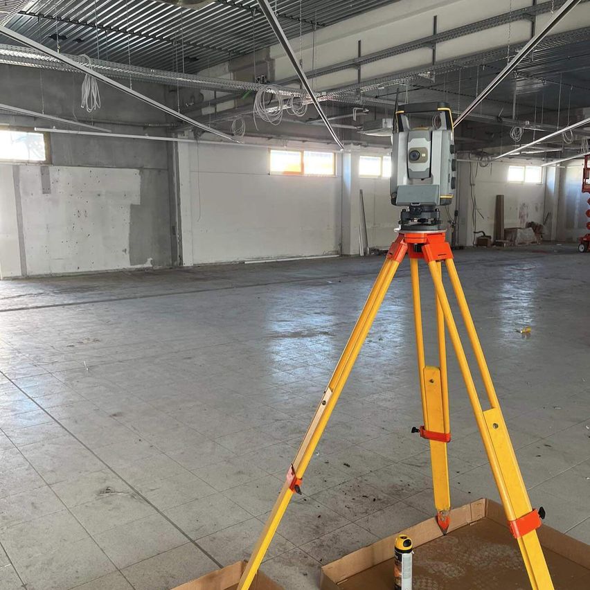 Bild enthält, Tripod