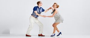 Bild enthält, Adult, Female, Person, Woman, Footwear, Shoe, Male, Man, Dancing, Face