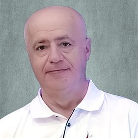 Bild enthält, Head, Person, Photography, Portrait, Coat, Shirt, Adult, Male, Man, Lab Coat