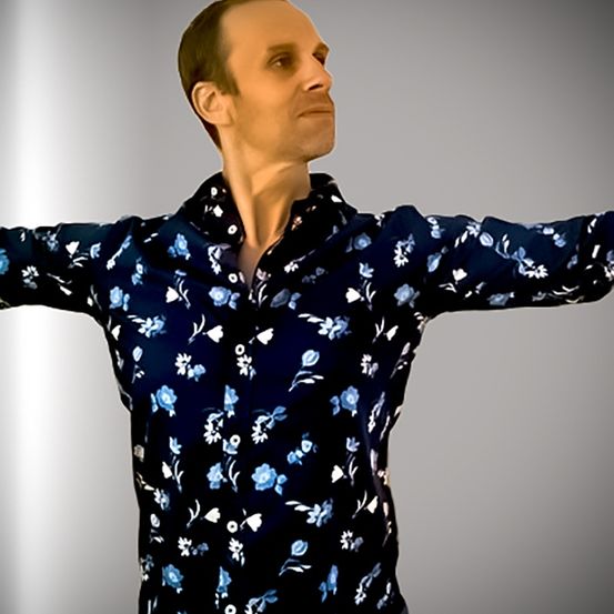 Bild enthält, Blouse, Long Sleeve, Sleeve, Shirt, Adult, Female, Person, Woman, Face, Sweater