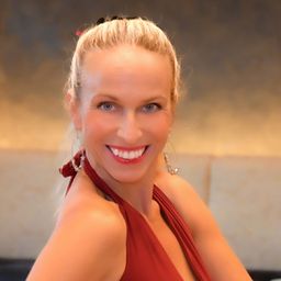 Bild enthält, Face, Happy, Head, Person, Smile, Blonde, Hair, Photography, Portrait, Formal Wear