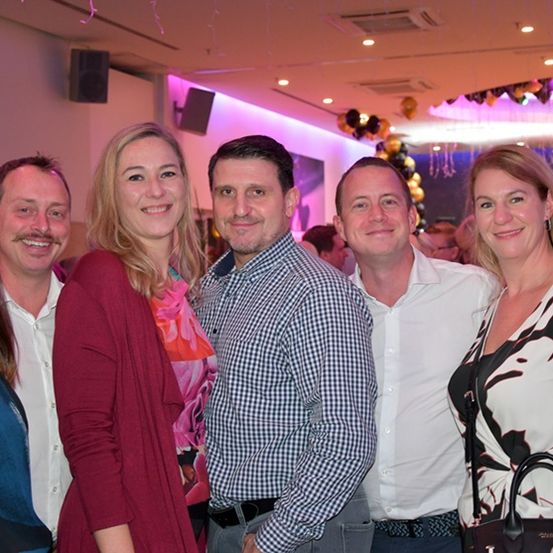 Bild enthält, People, Person, Adult, Female, Woman, Male, Man, Urban, Blouse, Face