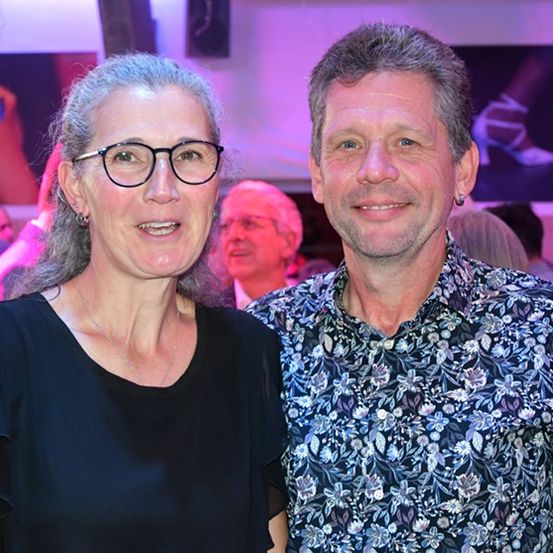 Bild enthält, Purple, Urban, Glasses, Club, Adult, Male, Man, Person, Female, Woman