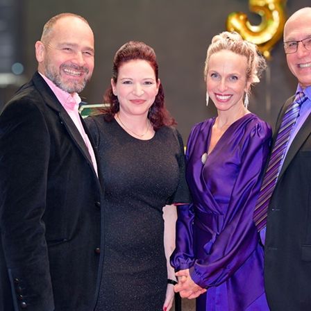 Bild enthält, Fashion, Coat, Adult, Female, Person, Woman, Blazer, People, Male, Man