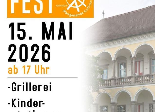 Plakat für das Pfarr Fest am 15. Mai 2026, Beginn um 17 Uhr, mit Grillen, Kinderaktivitäten und Live-Musik vor einem historischen Gebäude.