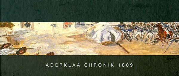 Ein historisches Schlachtenbild zeigt Soldaten auf Pferden inmitten einer chaotischen Szene. Der Titel lautet 'Aderklaa Chronik 1809'. Ein Künstlersignatur ist oben.