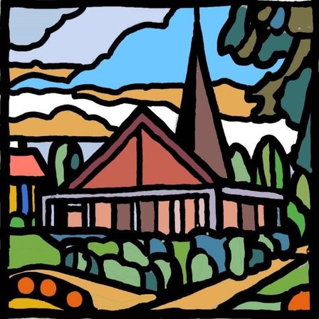 Ein farbenfrohes Bleiglasfenster zeigt eine Dorfszene mit einer Kirche, einem Haus und Bäumen im Hintergrund. Die Kirche hat einen Turm und das Haus ein rotes Dach.