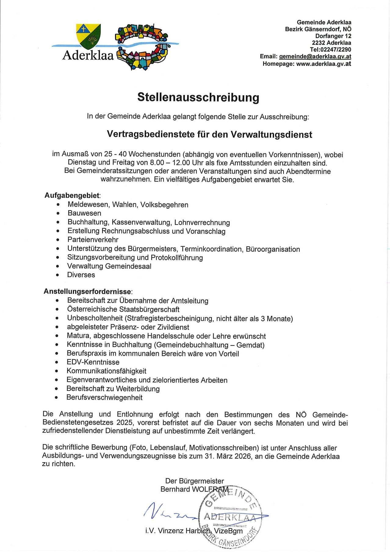 Stellenausschreibung für den Verwaltungsdienst in Aderklaa. Die Stelle umfasst 25-40 Wochenstunden, mit festen Arbeitszeiten von 8:00-12:00 an Wochentagen. Aufgaben beinhalten Landvermessung, Wahlen, Volksbefragungen, Buchhaltung, Kassenverwaltung, Lohnverrechnung, Rechnungsabschluss und Voranschlag, Parteiarbeit und mehr. Anforderungen umfassen einen sauberen Strafregisterauszug und verschiedene Qualifikationen.