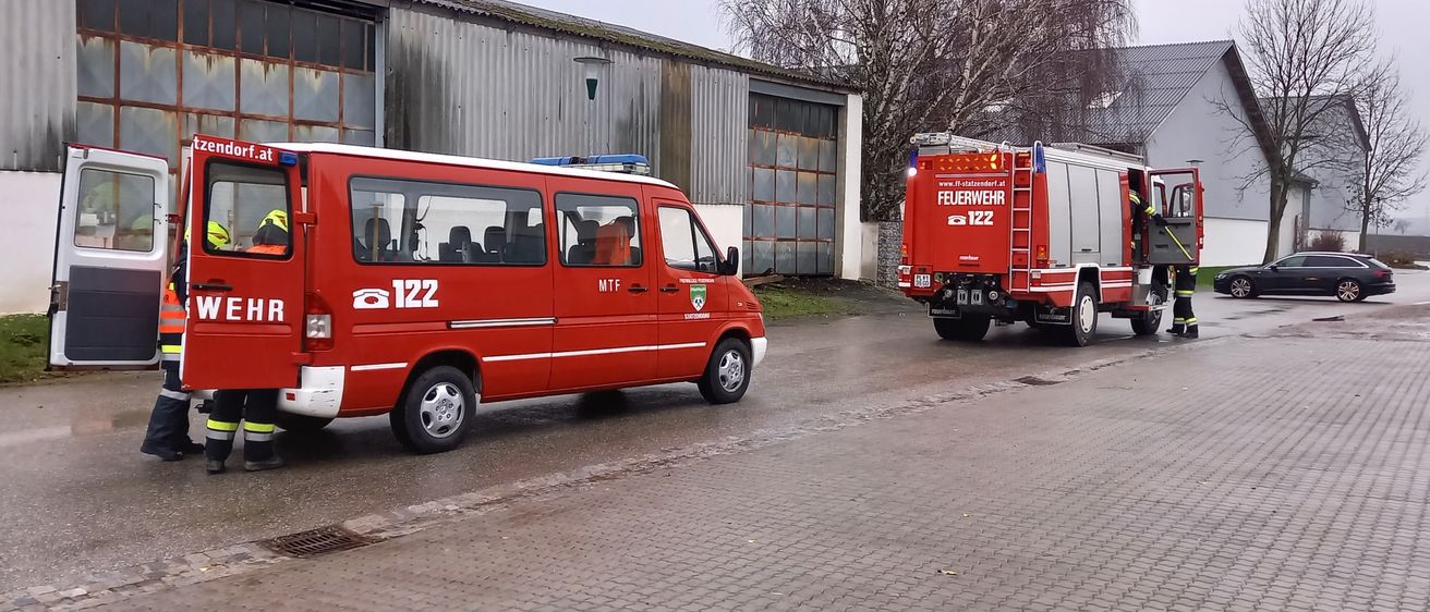 Bild enthält, Transportation, Vehicle, Car, Person, Truck, Fire Truck, Machine, Wheel, Fire Station, Moving Van