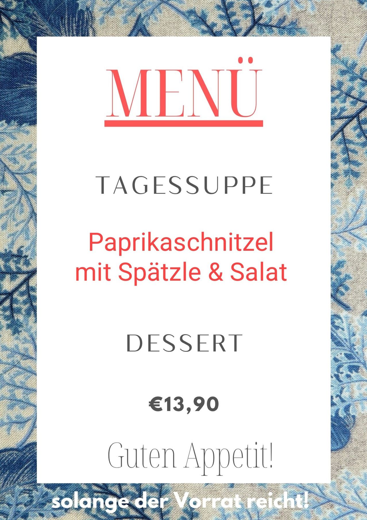 Ein Menü mit Paprikaschnitzel, Spaetzle und Salat zum Mittagessen. Dessert kostet 13,90 Euro.