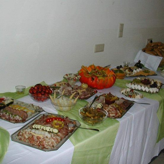 Bild enthält, Cafeteria, Food, Indoors, Meal, Restaurant, Buffet, Dish