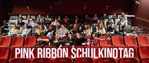 Bild enthält, People, Person, Adult, Female, Woman, Indoors, Theater, Crowd, Baby, Concert