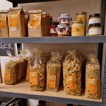 Bild enthält, Shelf, Pantry, Shop