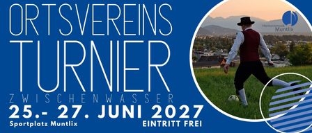 Ein blaues Plakat für die Vereins Wasser Juni 2027 Veranstaltung, mit einer malerischen Ansicht eines Dorfes und Bergen im Hintergrund. Das Plakat hat einen weißen Rand und das Datum 'Juni 2027' ist prominent angezeigt.