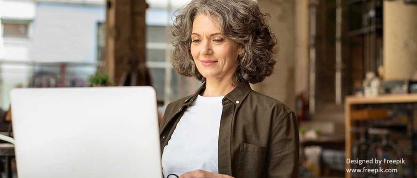 Bild enthält, Laptop, Adult, Female, Person, Woman, Face, Head