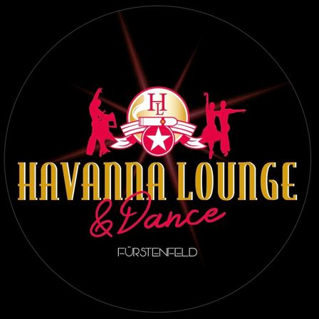 Schwarzes kreisförmiges Logo für Havana Lounge & Dance mit Silhouetten tanzender Paare in Rot, einem goldenen Stern und Strahlen im Hintergrund. Die Worte 'HAVANA LOUNGE & Dance' und 'Furstenfeld' sind in Weiß geschrieben.