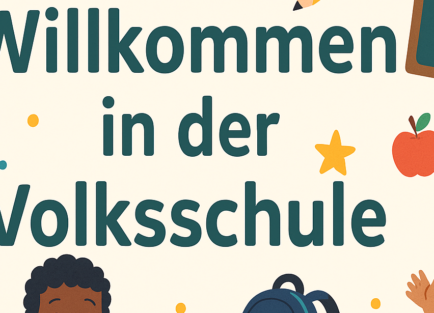 Ein einladendes Bild für eine Schule. Es zeigt einen Jungen beim Lesen, ein Mädchen, das winkt, einen Rucksack, Bücher, einen Apfel und eine Tafel mit 1+2=3. Der Text lautet 'Willkommen in der Volksschule'.