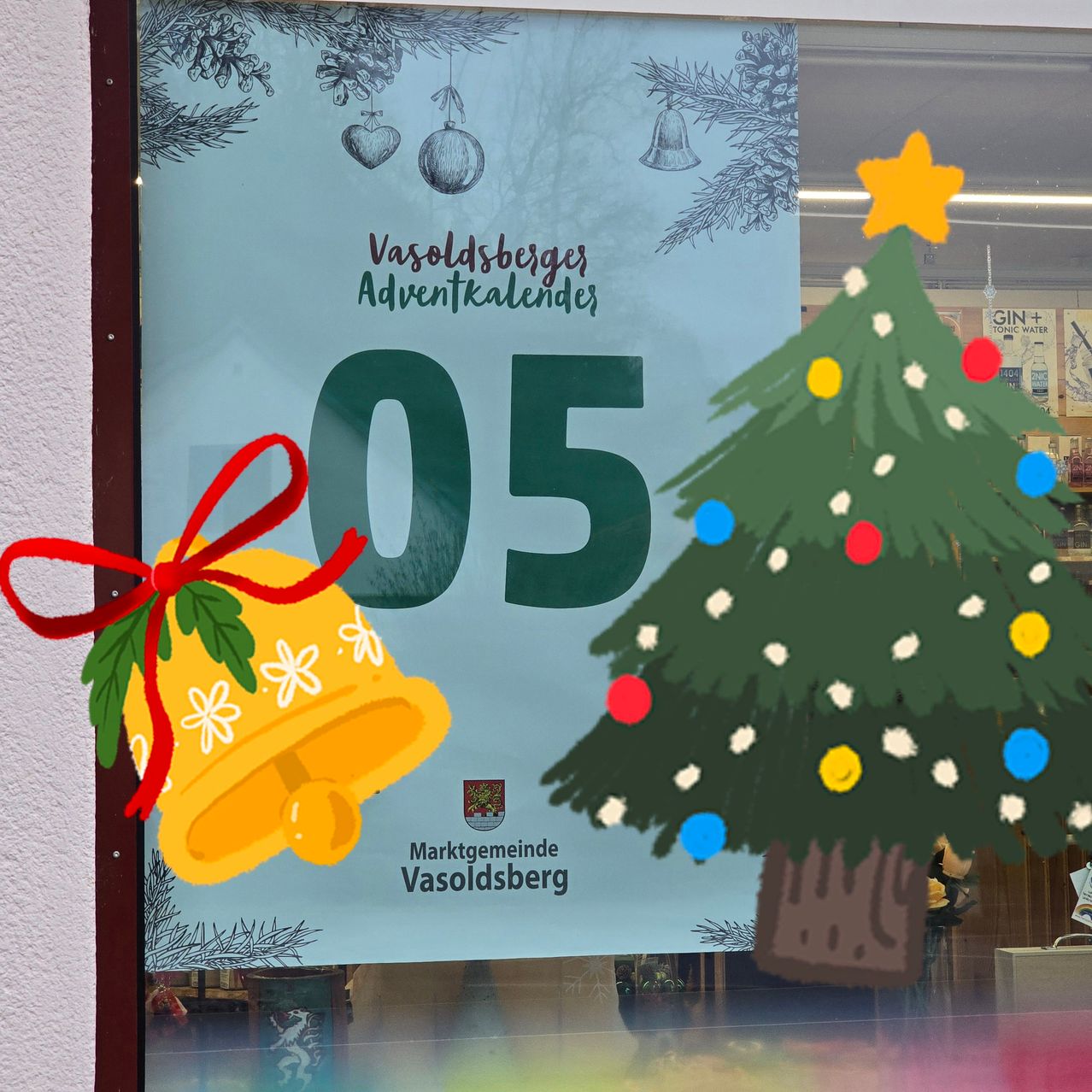 Bild enthält, Christmas, Christmas Decorations, Festival, Christmas Tree, Plant, Tree, Advertisement